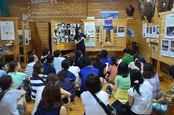 うみがめ館玄関からの館内の様子